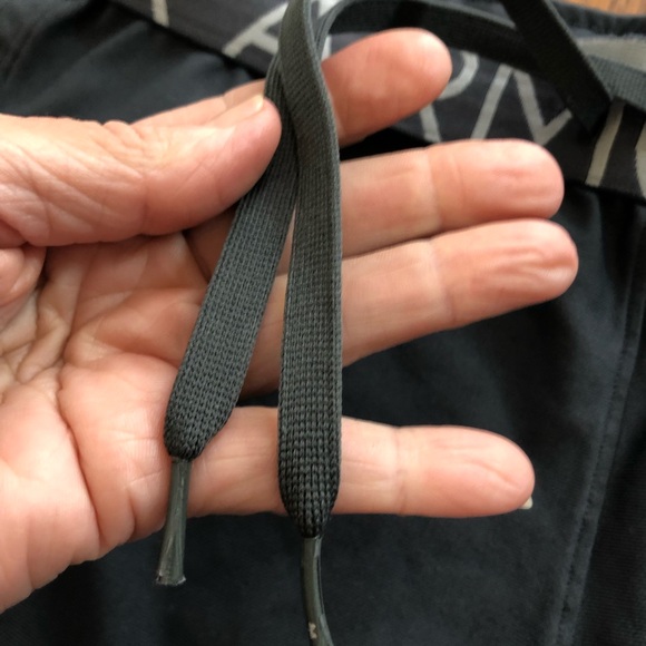 Under Armour M shorts EUC - Picture 4 of 7